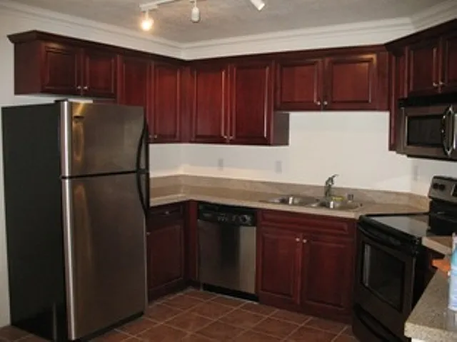 Upgraded Condo in Rancho Del Oro! , 2 community pools and tennies courts, 1 non attached garage a... — Photo 2