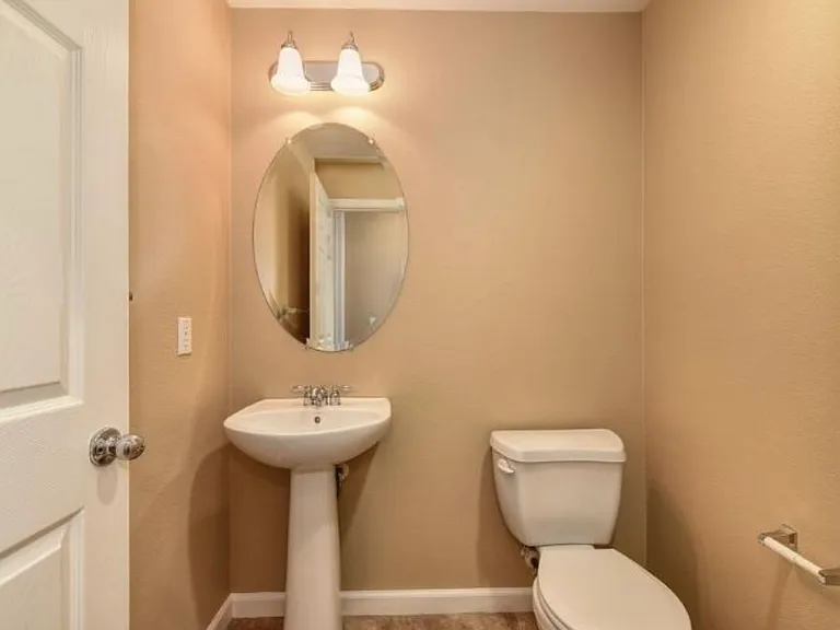 1506 Hudson Cir — Photo 10