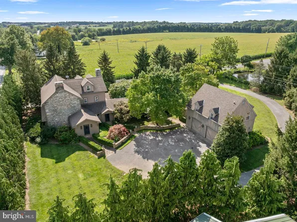 469 Gum Tree Rd, Cochranville, PA 19330