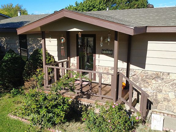 3rd image of 2211 Robin Rd