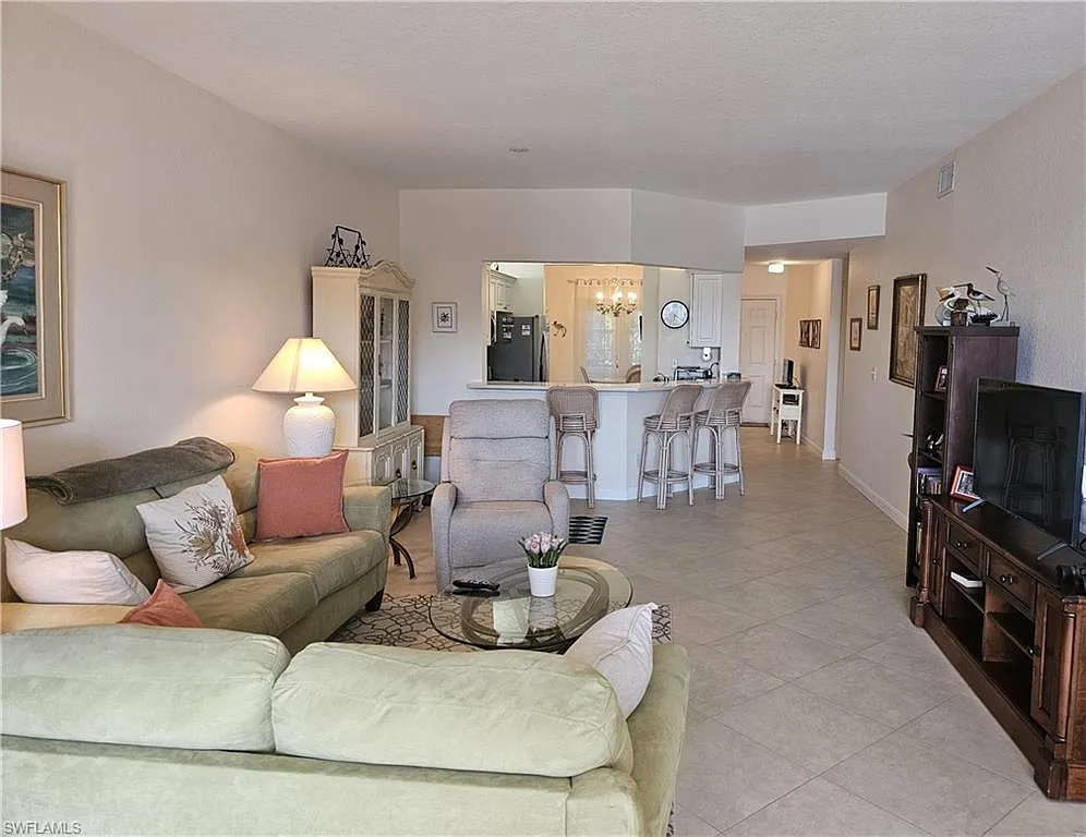 2 bed, 2.0 bath, 1203 sqft, $7,500 — Photo 2