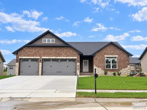 1823 Robins Mill Ct, Maryville, IL 62062