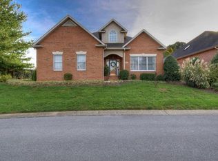 1820 Waters Edge Dr, JOHNSON CITY, TN 37604