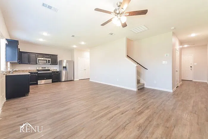 3 bed, 2.5 bath, 1605 sqft, $2,040 — Photo 4