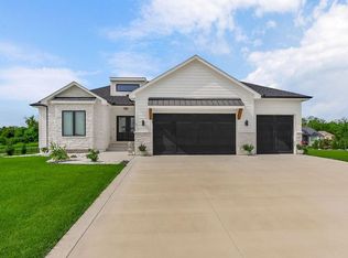 1 S Buffalo Ridge Ct, Lake Winnebago, MO 64034