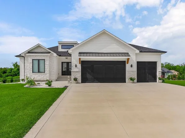 1 S Buffalo Ridge Ct, Lake Winnebago, MO 64034