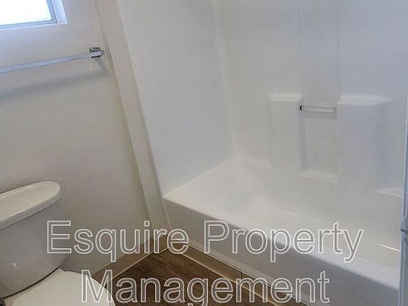 5th image of 990 Ashland Ave APT 7