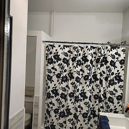 5th image of 742 Commerce St