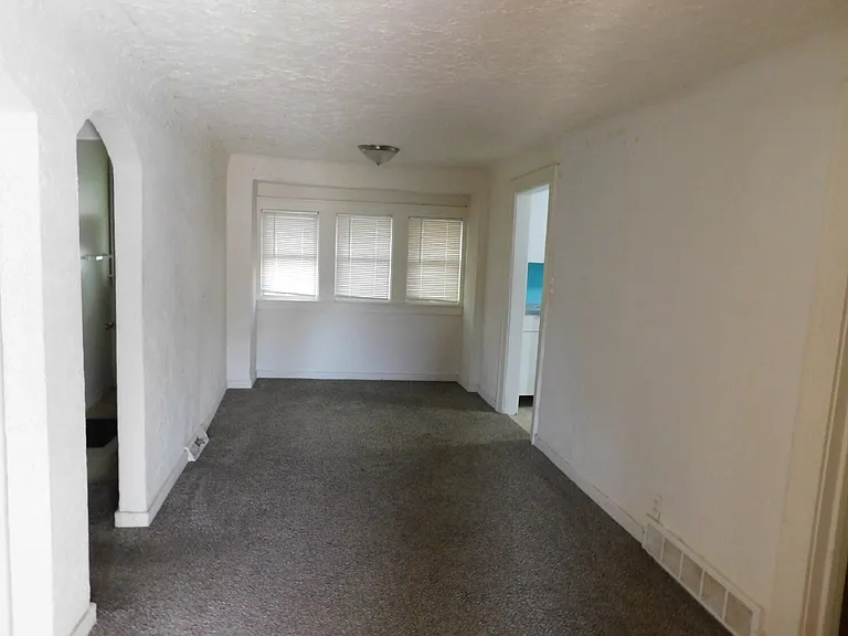 1175 Chapin Ave — Photo 3