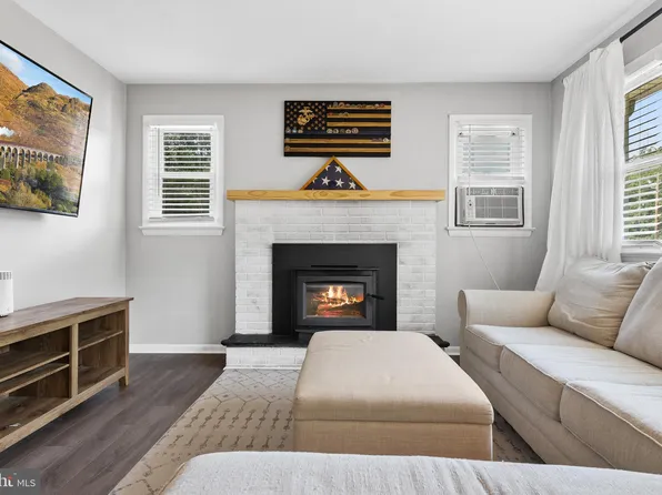 136 Cape May Ave, Estell Manor, NJ 08319