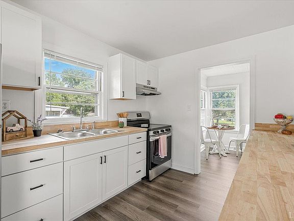 5th image of 827 Hughes St