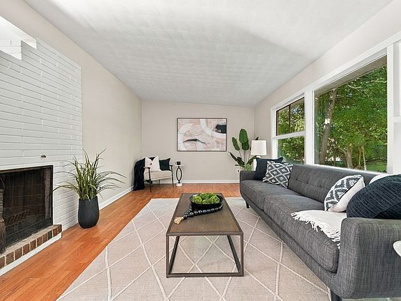 5th image of 32 Curwen Rd