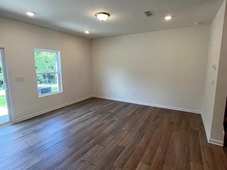 2725 Aubrey St — Photo 11