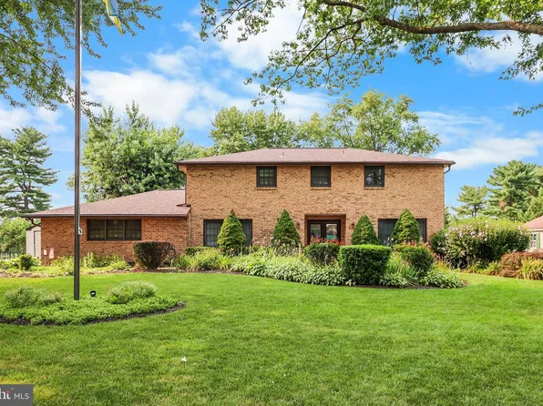 995 Detwiler Dr, York, PA 17404