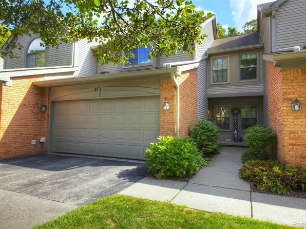 811 Woodridge Hills Dr, Brighton, MI 48116