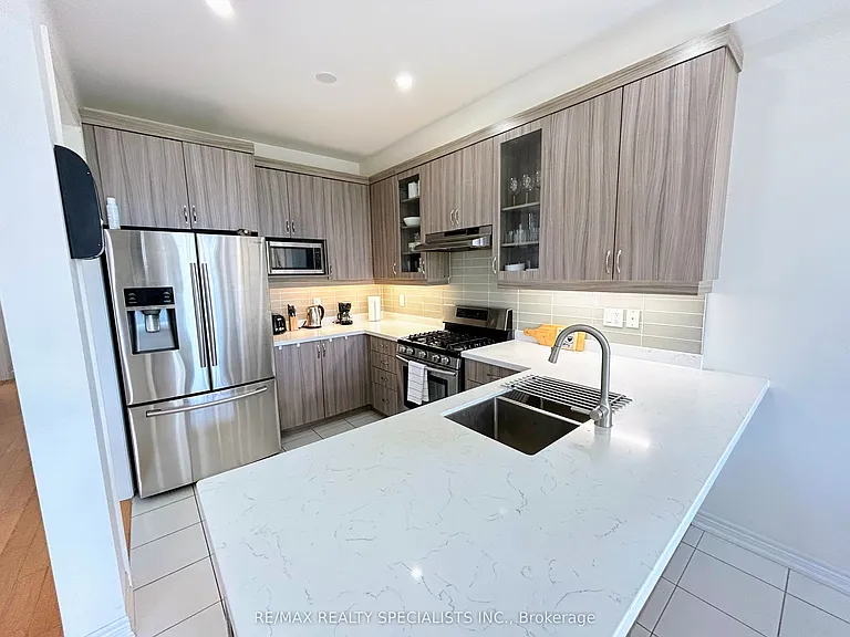 55 Dufay Rd — Photo 10