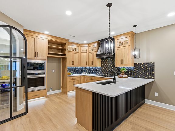 5th image of 2138 E Beaumont St