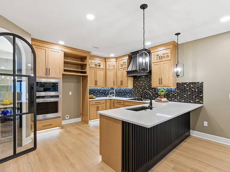 2138 E Beaumont St — Photo 5