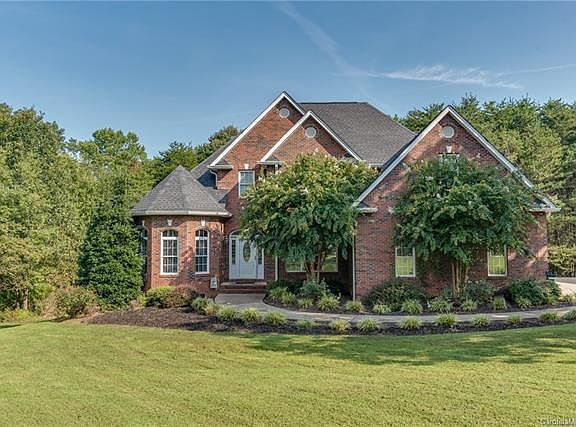 2nd image of 204 S Quail Ln
