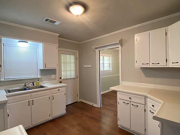 4th image of 161 Iris St