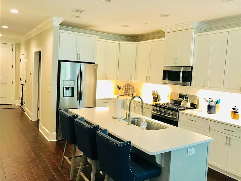 111 Gascoigne Ave #204 — Photo 11