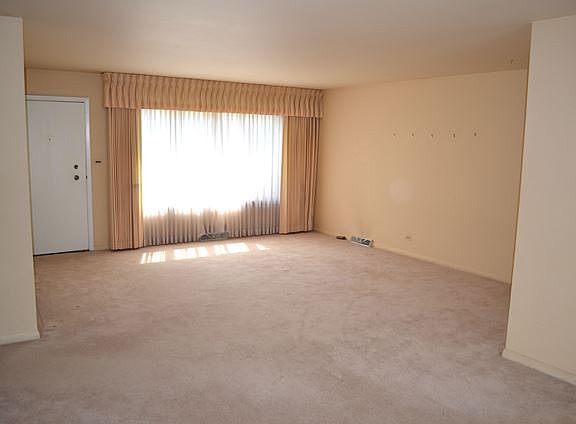 5th image of 954 Marshall Dr