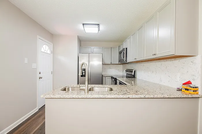 3 bed, 2.0 bath, 1120 sqft, $1,795 — Photo 4