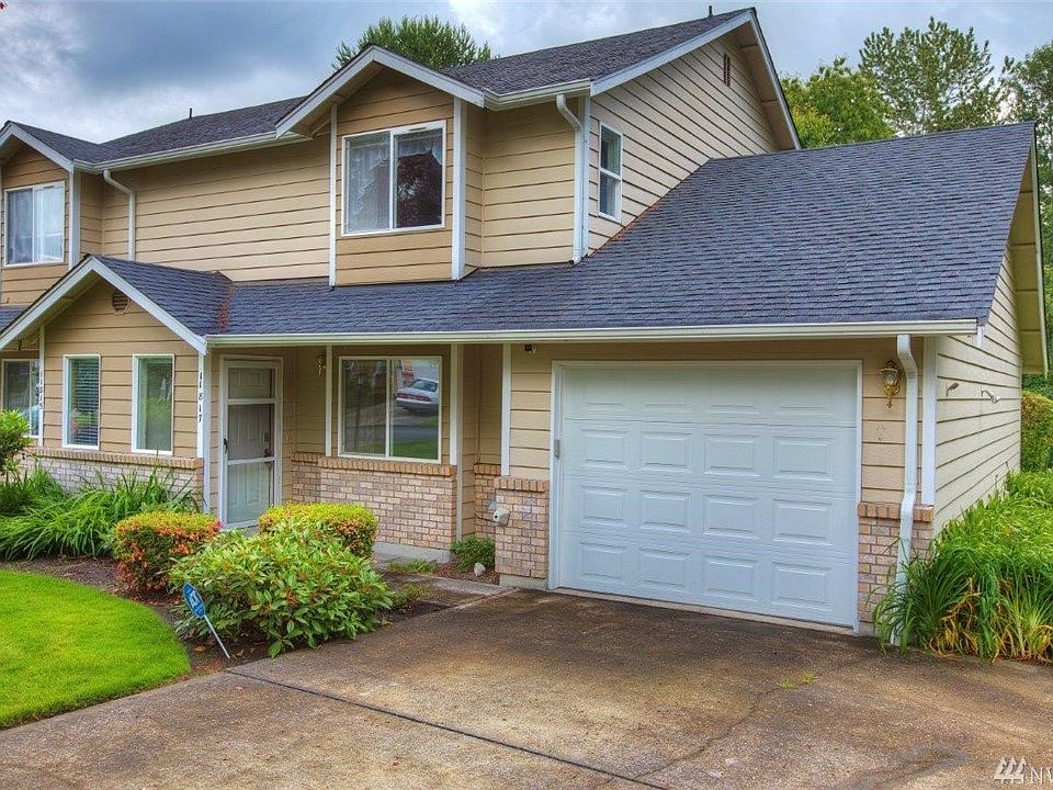 Beautiful townhome within a gated community. 