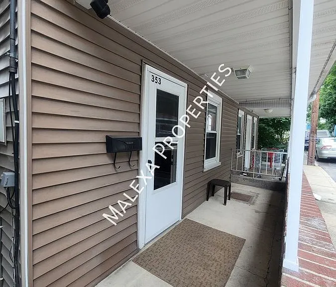 353 W Water St — Photo 3