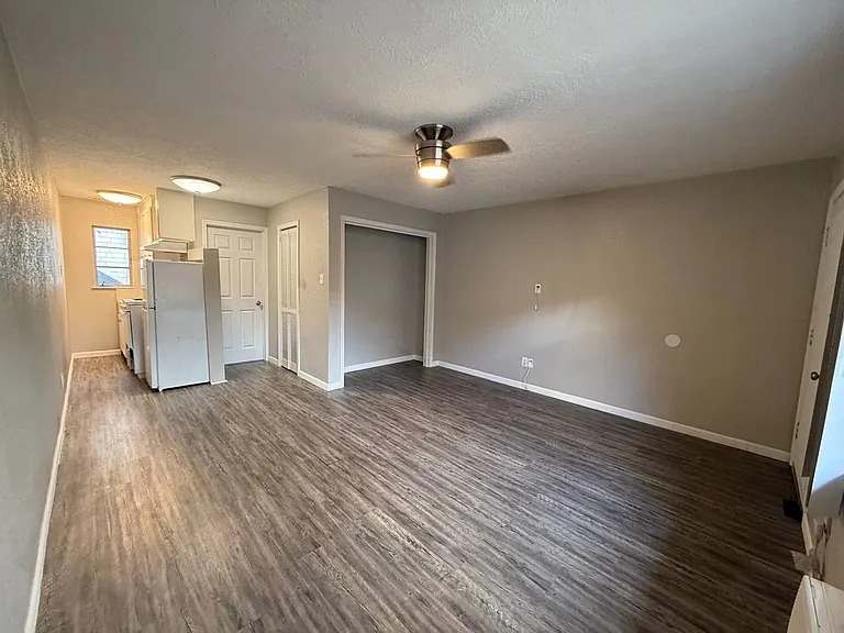 2501 Yoakum Blvd #13 — Photo 3
