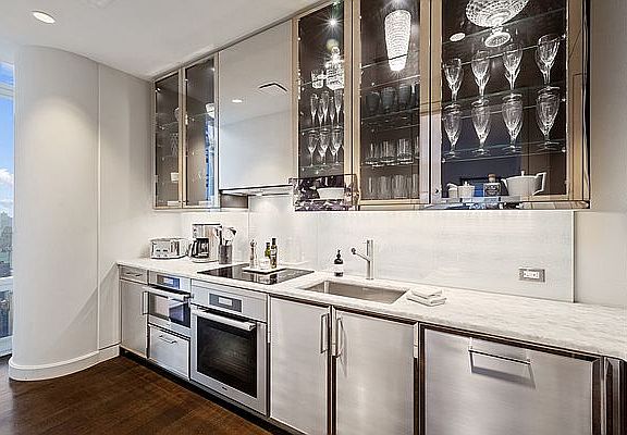 4th image of 20 W 53rd St #34B
