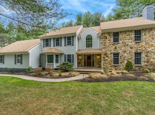 110 Stonepine Dr, Kennett Square, PA 19348