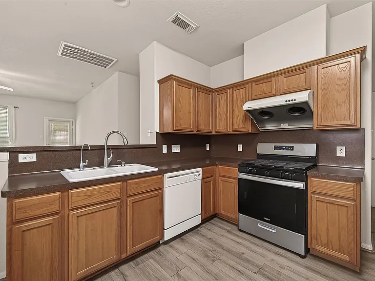 13915 Maleewan Ln — Photo 11