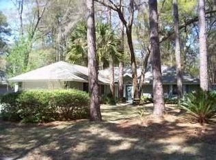 48 Edgewood Dr, Hilton Head Island, SC 29926