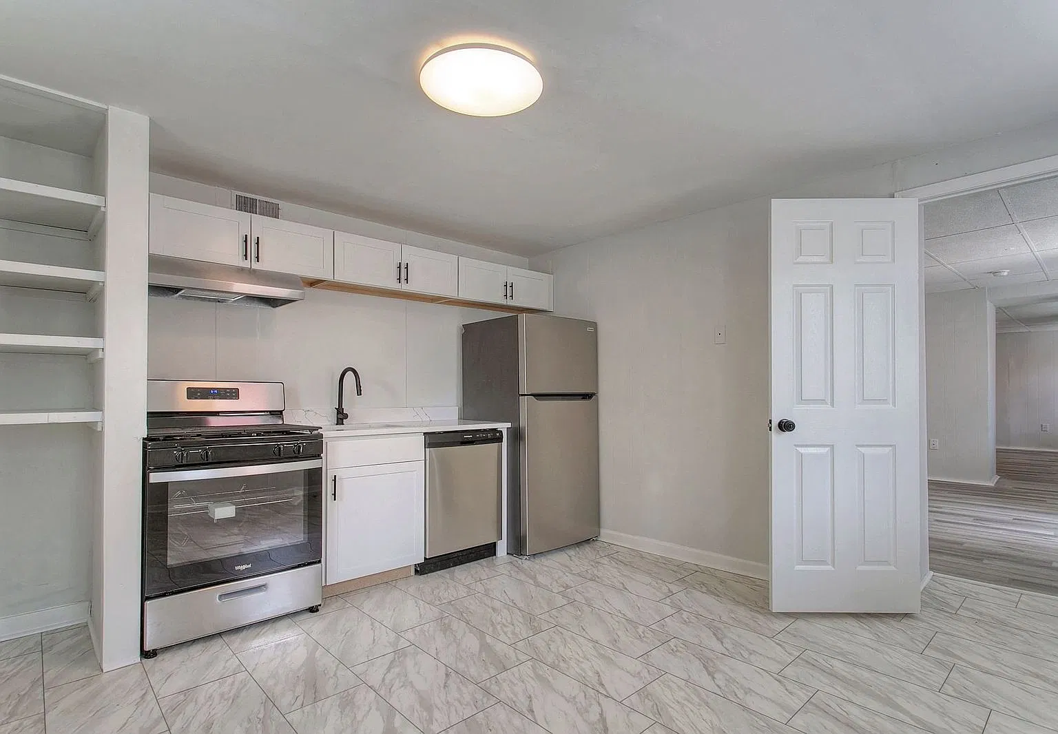 412 Emma St — Photo 2
