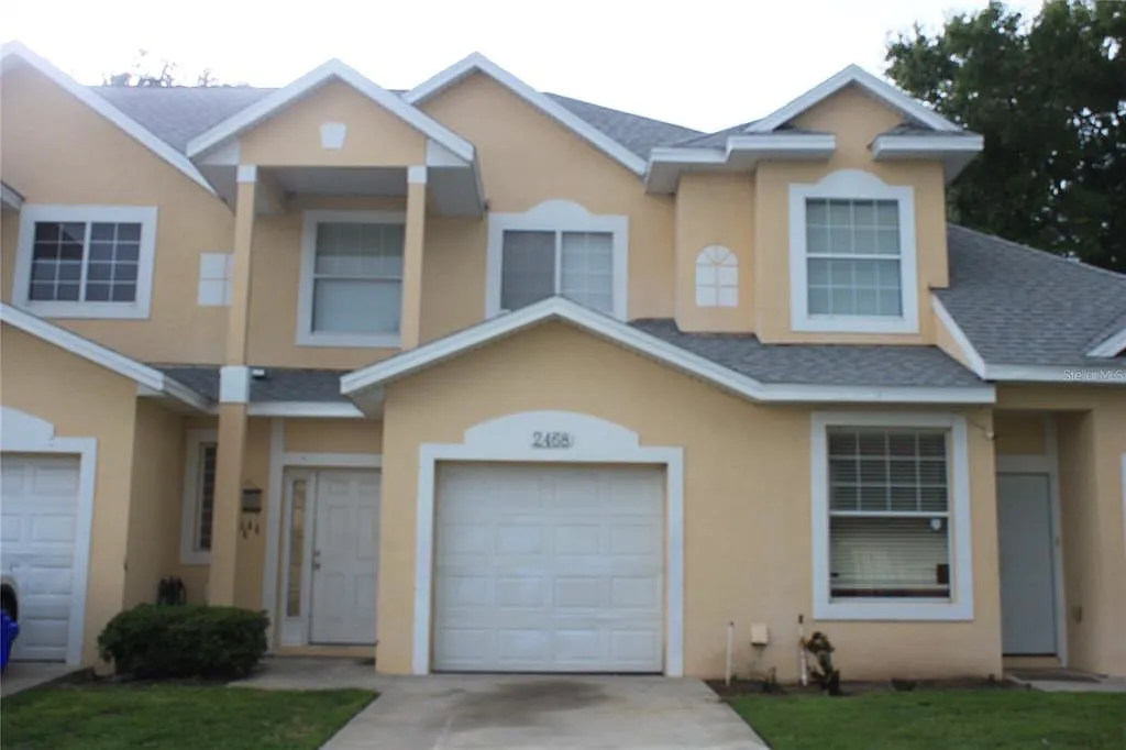 3 bed, 2.5 bath, 1384 sqft, $2,000 — Photo 1