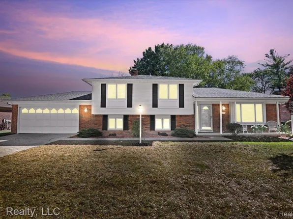 6378 Emerald Lake Dr, Troy, MI 48085