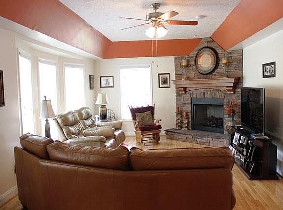 4th image of 52 Forest Hill Ln