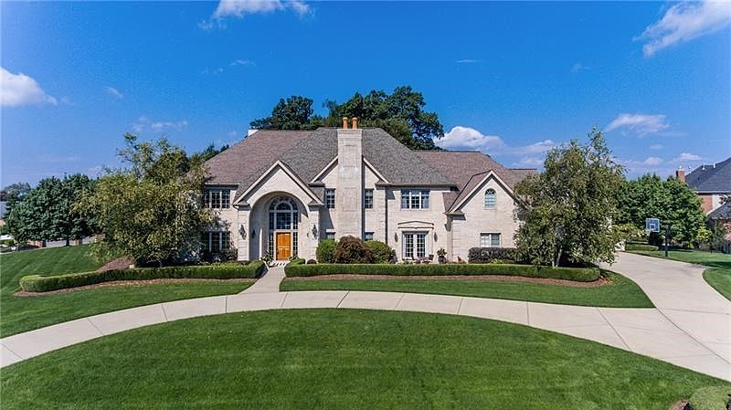 Impressive custom built Madia home on ~1.5 acres in sought after Pine Twp neighborhood, the Heights of North Park. Features fabu