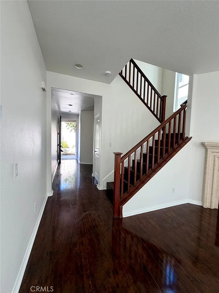 4 bed, 2092 sqft, $3,700 — Photo 4