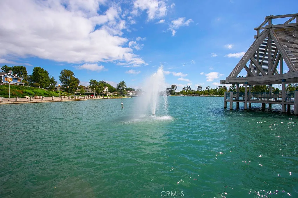 2 bed, 2.0 bath, 1060 sqft, $3,300 — Photo 2