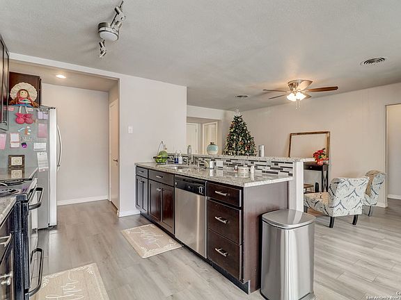 4th image of 3818 Killarney Dr