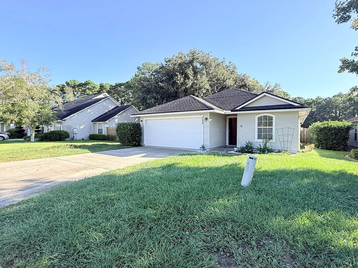 Spacious 3-Bedroom Home with Fireplace, Fenced Yard & Beautiful Water Views! — Photo 3