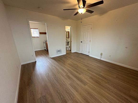 3rd image of 4730 W Point Loma Blvd #4