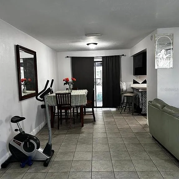 1048 Wakefield Cir — Photo 3