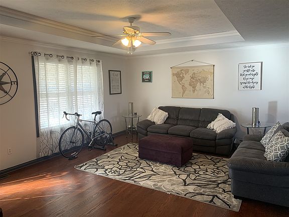 2nd image of 657 E Lincoln Trail Blvd