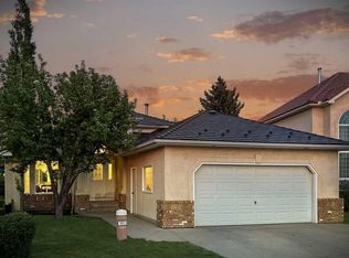 147 W Hamptons Heath NW, Calgary, AB T3A 5E8
