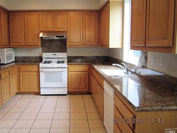 3rd image of 491 Kennwood Dr