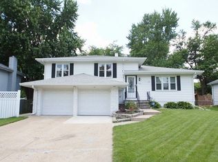 9905 Ames Ave, Omaha, NE 68134