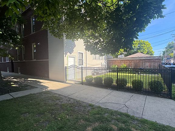 2nd image of 2252 W Waveland Ave Floor 1